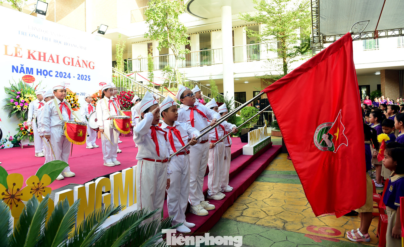 Ngày 5/9, lễ khai giảng năm học mới, năm học 2024 – 2025 với tinh thần “Đổi mới sáng tạo, nâng cao chất lượng, đoàn kết kỷ cương" rộn ràng diễn ra trên khắp cả nước. Ảnh: Xuân Tùng