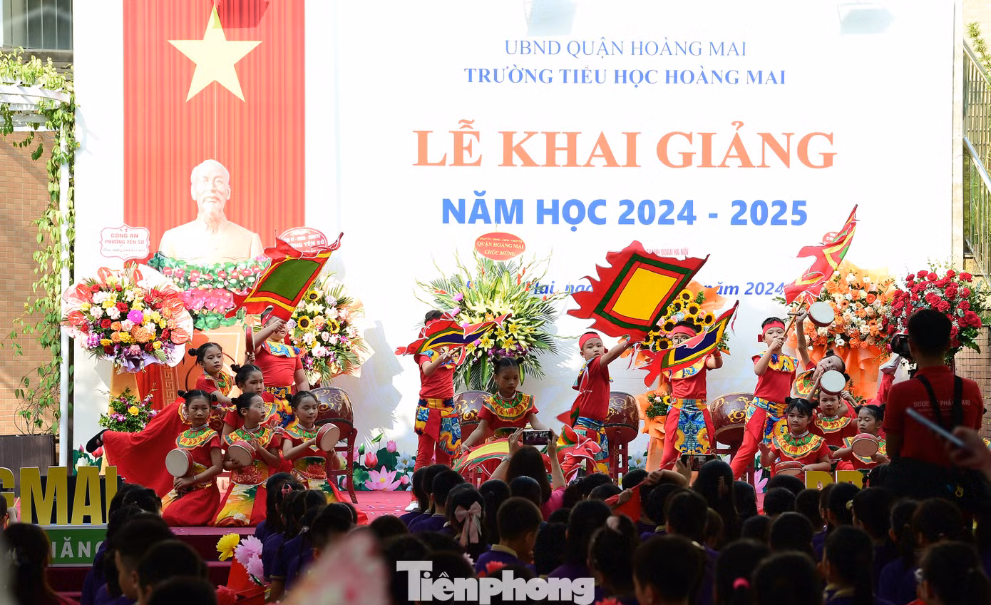 Ngày 5/9, lễ khai giảng năm học mới, năm học 2024 – 2025 với tinh thần “Đổi mới sáng tạo, nâng cao chất lượng, đoàn kết kỷ cương" rộn ràng diễn ra trên khắp cả nước. Ảnh: Xuân Tùng