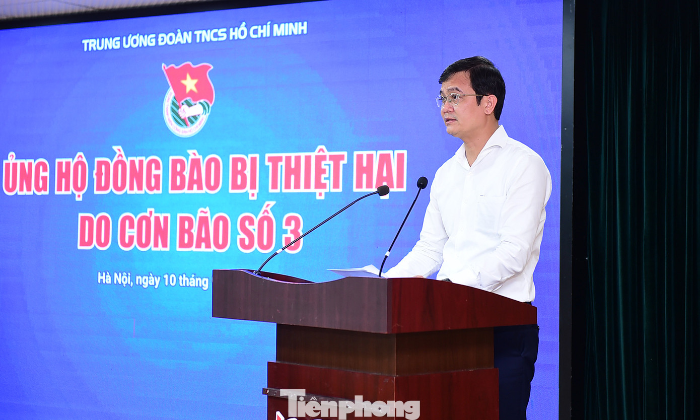 Anh Bùi Quang Huy kêu gọi cán bộ, đoàn viên, thanh thiếu nhi ủng hộ đồng bào bị thiệt hại do bão số 3. Ảnh: Xuân Tùng