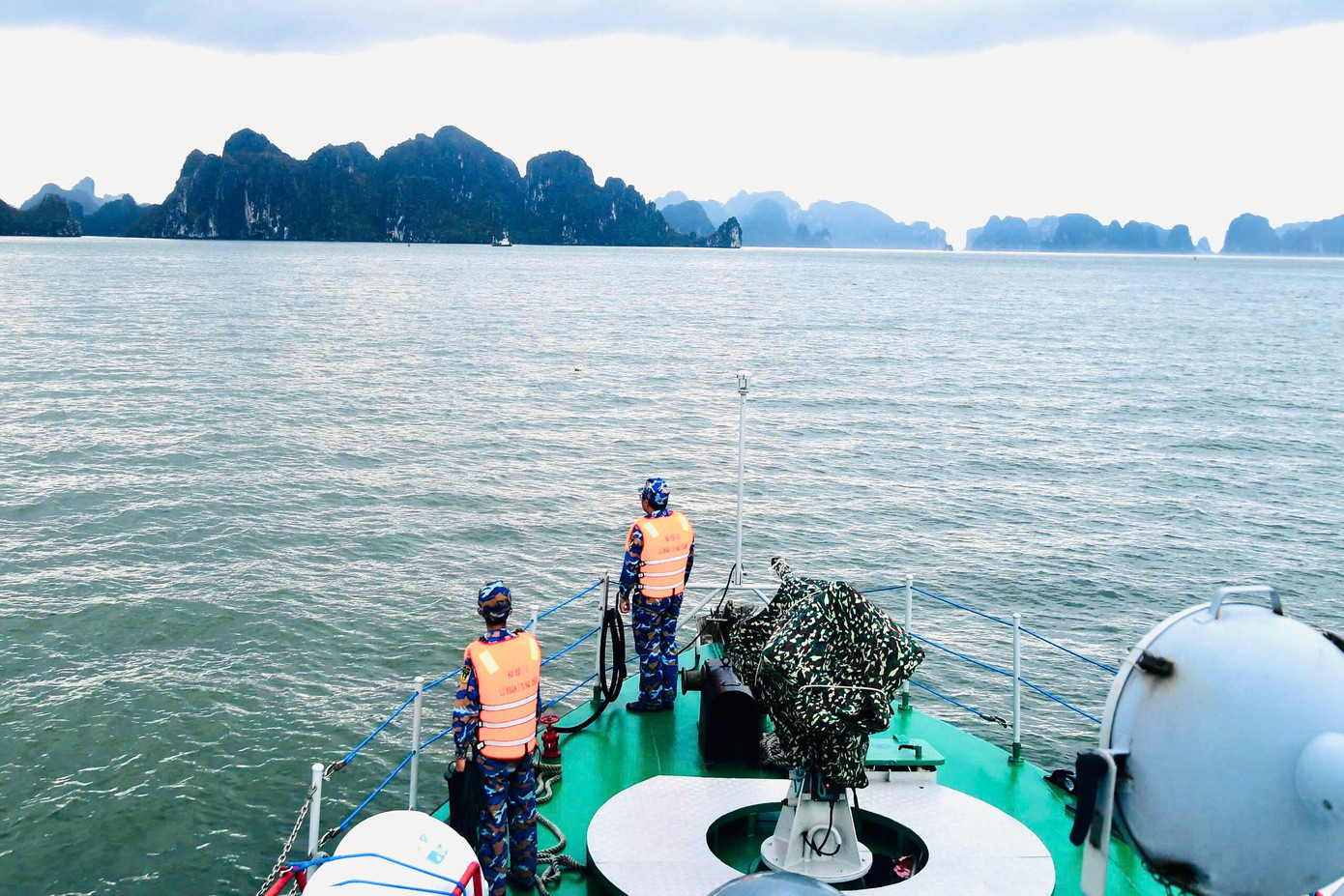 Tàu 285 tiếp cận Tàu 984. Tàu 285 tiếp cận Tàu 984.