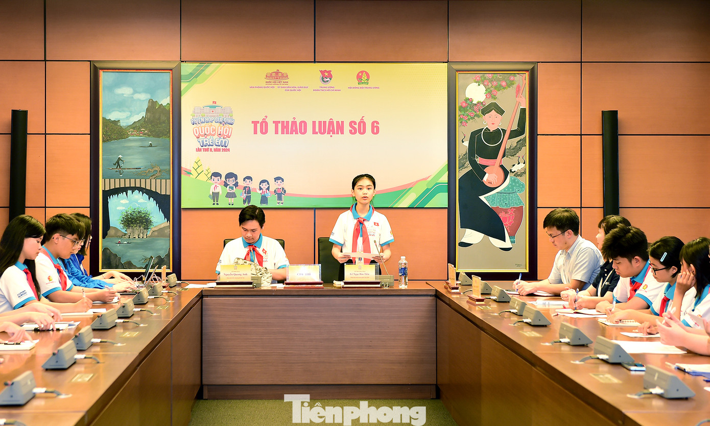 Các đại biểu thảo luận tại tổ số 6. Ảnh: Xuân Tùng Các đại biểu thảo luận tại tổ số 6. Ảnh: Xuân Tùng