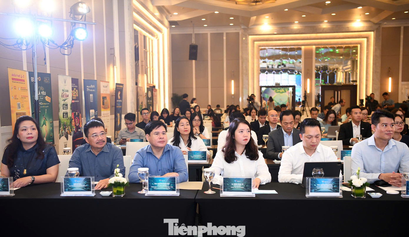 Các đại biểu tham dự chương trình họp báo Ngày Thẻ Việt Nam 2024. Các đại biểu tham dự chương trình họp báo Ngày Thẻ Việt Nam 2024.