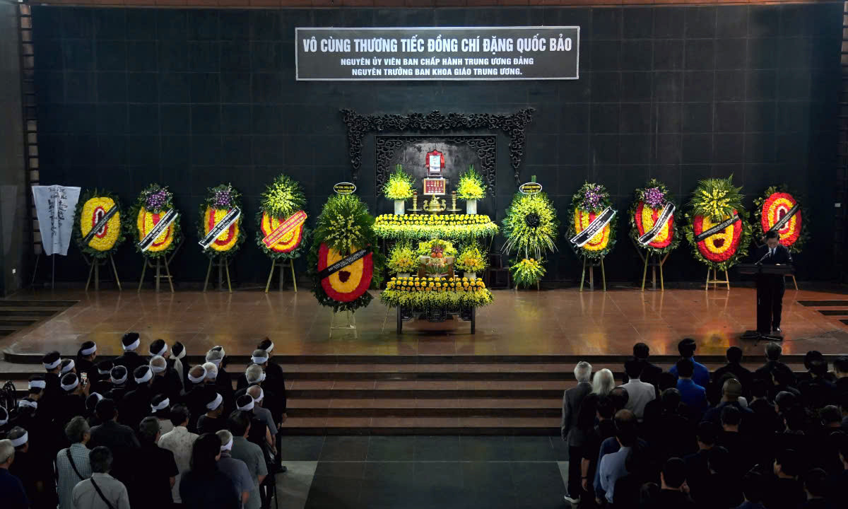 Sáng 18/9, Lễ tang Thiếu tướng Đặng Quốc Bảo - nguyên Ủy viên T.Ư Đảng khóa IV, nguyên Trưởng ban Khoa giáo Trung ương, nguyên Bí thư thứ nhất T.Ư Đoàn được cử hành theo nghi thức cấp cao tại Nhà tang lễ Quốc gia (số 5 Trần Thánh Tông, Hà Nội). Sáng 18/9, Lễ tang Thiếu tướng Đặng Quốc Bảo - nguyên Ủy viên T.Ư Đảng khóa IV, nguyên Trưởng ban Khoa giáo Trung ương, nguyên Bí thư thứ nhất T.Ư Đoàn được cử hành theo nghi thức cấp cao tại Nhà tang lễ Quốc gia (số 5 Trần Thánh Tông, Hà Nội).