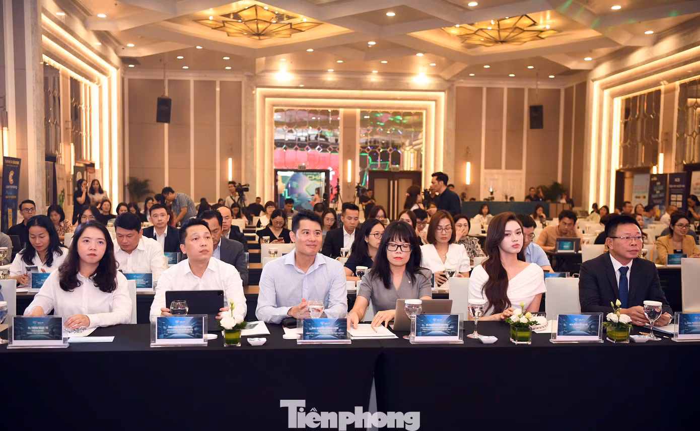 Các đại biểu tham dự chương trình họp báo Ngày Thẻ Việt Nam 2024. Các đại biểu tham dự chương trình họp báo Ngày Thẻ Việt Nam 2024.