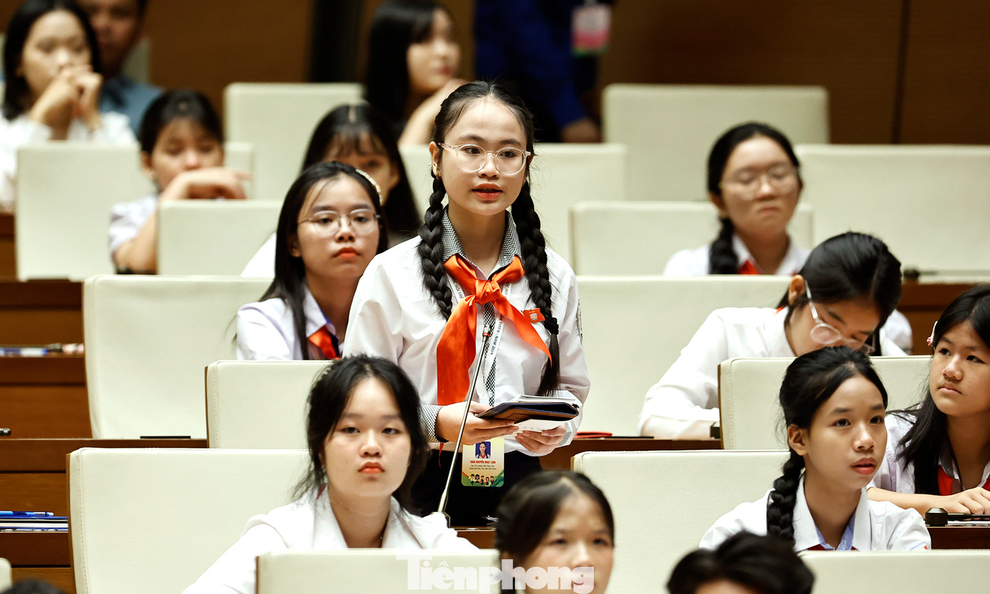 Các đại biểu tham gia phiên chất vấn Phiên họp giả định “Quốc hội trẻ em” lần thứ II. Ảnh: Như Ý Các đại biểu tham gia phiên chất vấn Phiên họp giả định “Quốc hội trẻ em” lần thứ II. Ảnh: Như Ý