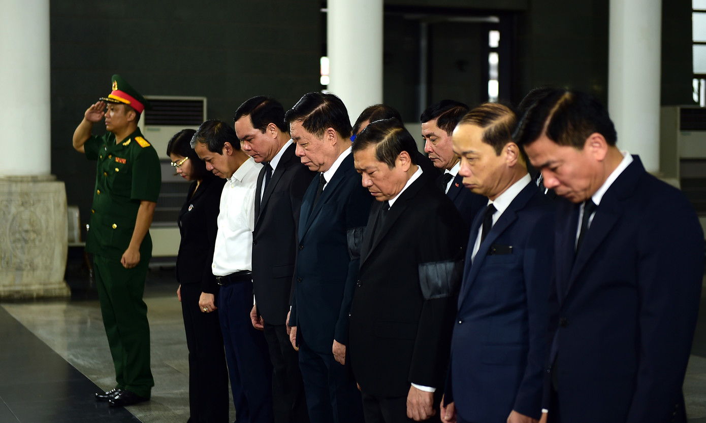 Đoàn Ban Bí thư T.Ư Đảng do đồng chí Nguyễn Trọng Nghĩa – Uỷ viên Bộ Chính trị, Bí thư T.Ư Đảng, Trưởng Ban Tuyên giáo T.Ư dẫn đầu vào viếng. Đoàn Ban Bí thư T.Ư Đảng do đồng chí Nguyễn Trọng Nghĩa – Uỷ viên Bộ Chính trị, Bí thư T.Ư Đảng, Trưởng Ban Tuyên giáo T.Ư dẫn đầu vào viếng.