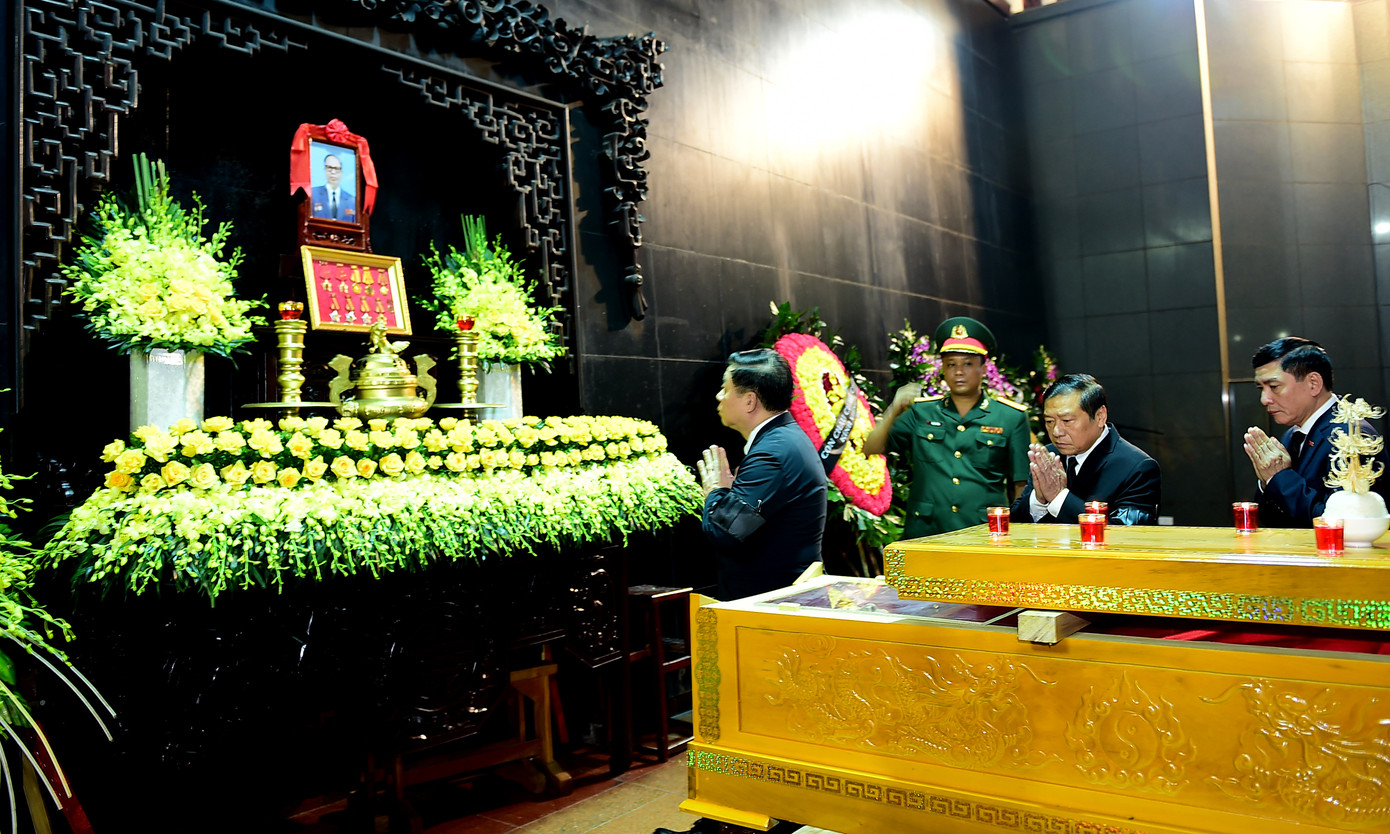 Đoàn Ban Bí thư T.Ư Đảng do đồng chí Nguyễn Trọng Nghĩa – Uỷ viên Bộ Chính trị, Bí thư T.Ư Đảng, Trưởng Ban Tuyên giáo T.Ư dẫn đầu vào viếng. Đoàn Ban Bí thư T.Ư Đảng do đồng chí Nguyễn Trọng Nghĩa – Uỷ viên Bộ Chính trị, Bí thư T.Ư Đảng, Trưởng Ban Tuyên giáo T.Ư dẫn đầu vào viếng.