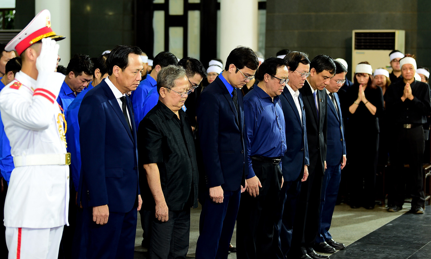Cùng đoàn có các đồng chí nguyên Bí thư thứ nhất T.Ư Đoàn: đồng chí Hà Quang Dự - nguyên Uỷ viên BCH T.Ư Đảng, nguyên Bí thư thứ nhất T.Ư Đoàn; đồng chí Vũ Trọng Kim – nguyên Uỷ viên BCH T.Ư Đảng, nguyên Bí thư thứ nhất T.Ư Đoàn, Chủ tịch T.Ư Hội Cựu TNXP Việt Nam; đồng chí Hoàng Bình Quân - nguyên Uỷ viên BCH T.Ư Đảng, nguyên Bí thư thứ nhất T.Ư Đoàn, Chủ tịch danh dự T.Ư Hội Doanh nhân trẻ Việt Nam; đồng chí Đào Ngọc Dung – Uỷ viên BCH T.Ư Đảng, Bộ trưởng Bộ LĐ-TB&XH; đồng chí Nguyễn Đắc Vinh – Uỷ viên BCH T.Ư Đảng, Uỷ viên Uỷ ban Thường vụ Quốc hội, Chủ nhiệm Uỷ ban Văn hoá, Giáo dục của Quốc hội; đồng chí Nguyễn Anh Tuấn – Uỷ viên BCH T.Ư Đảng, Bí thư Tỉnh uỷ Bắc Ninh. Cùng đoàn có các đồng chí nguyên Bí thư thứ nhất T.Ư Đoàn: đồng chí Hà Quang Dự - nguyên Uỷ viên BCH T.Ư Đảng, nguyên Bí thư thứ nhất T.Ư Đoàn; đồng chí Vũ Trọng Kim – nguyên Uỷ viên BCH T.Ư Đảng, nguyên Bí thư thứ nhất T.Ư Đoàn, Chủ tịch T.Ư Hội Cựu TNXP Việt Nam; đồng chí Hoàng Bình Quân - nguyên Uỷ viên BCH T.Ư Đảng, nguyên Bí thư thứ nhất T.Ư Đoàn, Chủ tịch danh dự T.Ư Hội Doanh nhân trẻ Việt Nam; đồng chí Đào Ngọc Dung – Uỷ viên BCH T.Ư Đảng, Bộ trưởng Bộ LĐ-TB&XH; đồng chí Nguyễn Đắc Vinh – Uỷ viên BCH T.Ư Đảng, Uỷ viên Uỷ ban Thường vụ Quốc hội, Chủ nhiệm Uỷ ban Văn hoá, Giáo dục của Quốc hội; đồng chí Nguyễn Anh Tuấn – Uỷ viên BCH T.Ư Đảng, Bí thư Tỉnh uỷ Bắc Ninh.