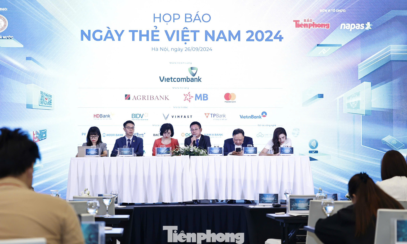 Phần hỏi đáp trong chương trình họp báo. Phần hỏi đáp trong chương trình họp báo.