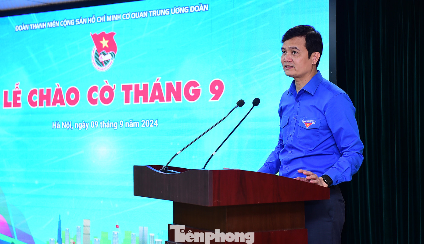 Anh Bùi Quang Huy phát biểu tại lễ chào cờ tháng 9. Ảnh: Xuân Tùng Anh Bùi Quang Huy phát biểu tại lễ chào cờ tháng 9. Ảnh: Xuân Tùng