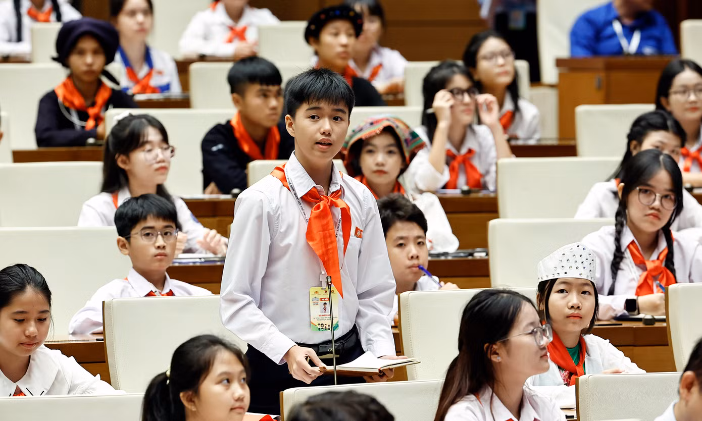 Các đại biểu đặt câu hỏi tại phiên chất vấn phiên họp giả định "Quốc hội trẻ em". Ảnh: Như Ý