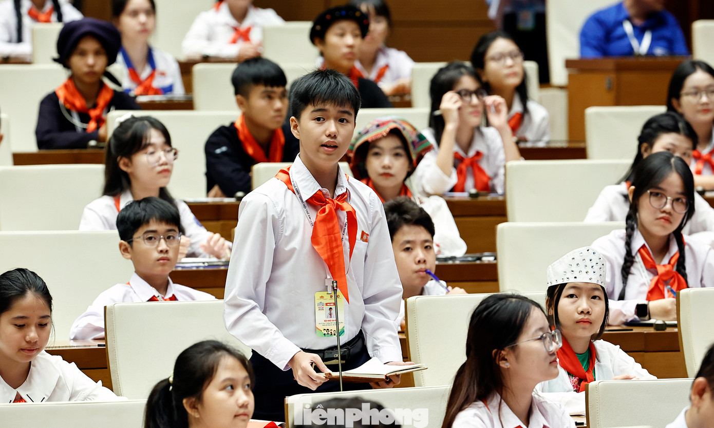 Các đại biểu tham gia phiên chất vấn Phiên họp giả định “Quốc hội trẻ em” lần thứ II. Ảnh: Như Ý Các đại biểu tham gia phiên chất vấn Phiên họp giả định “Quốc hội trẻ em” lần thứ II. Ảnh: Như Ý