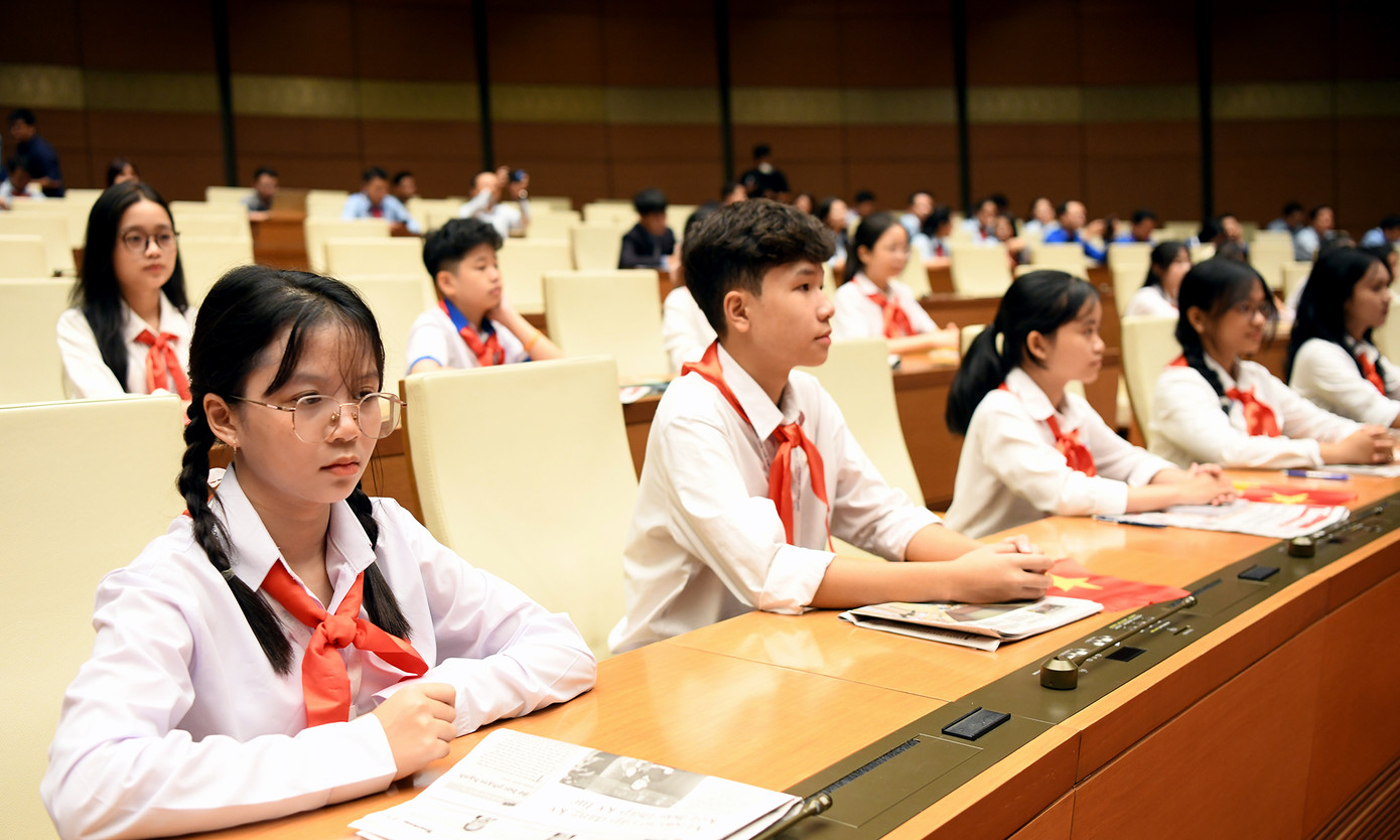 Các đại biểu trẻ em tại phiên chất vấn.