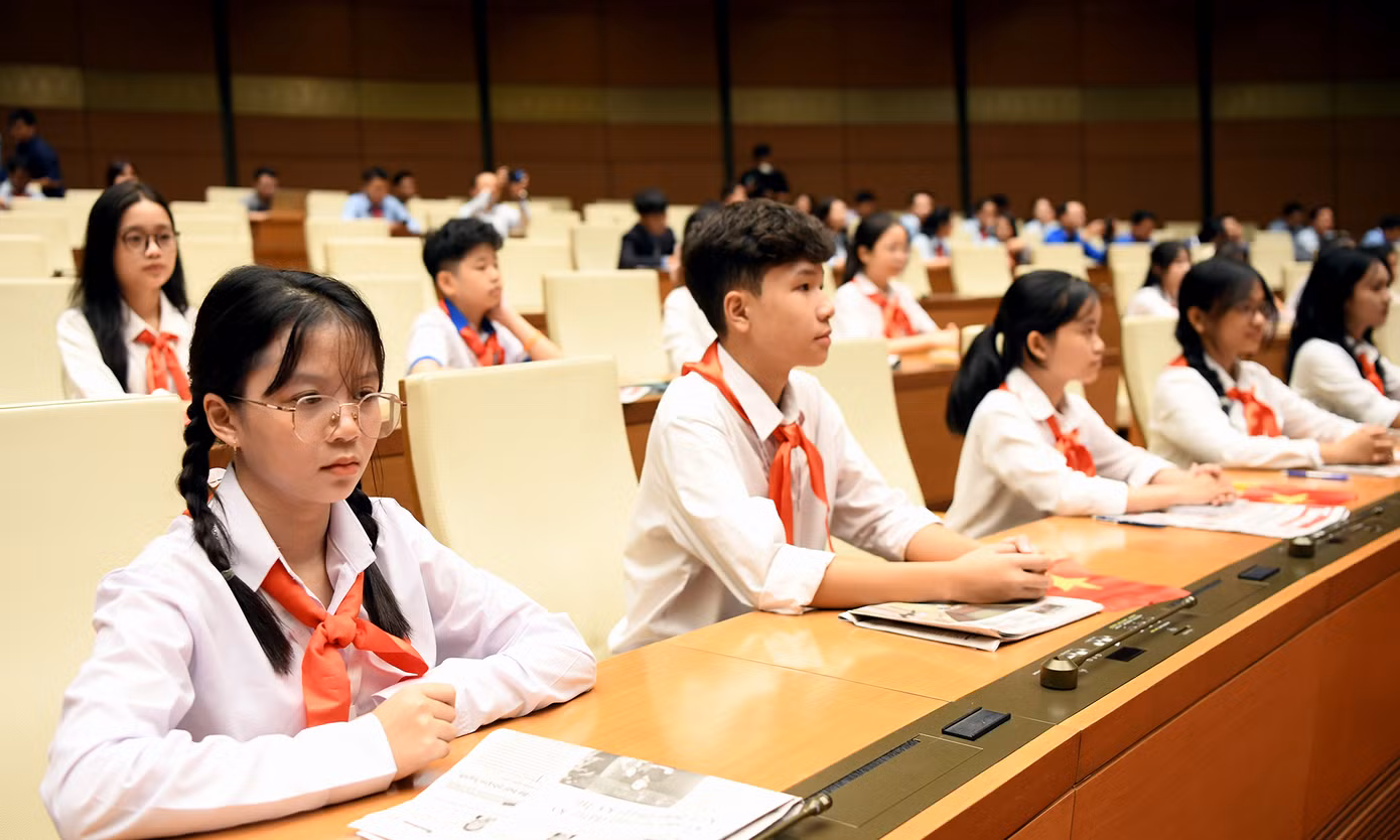 Các đại biểu trẻ em tại phiên chất vấn.