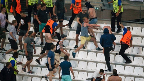 Putin: 'Làm sao 200 CĐV Nga có thể đánh bại vài nghìn người Anh' ảnh 1