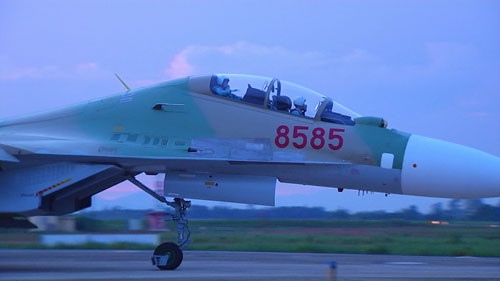 Tướng quân đội nói về những nguy hiểm khi nhảy dù trên biển ảnh 3