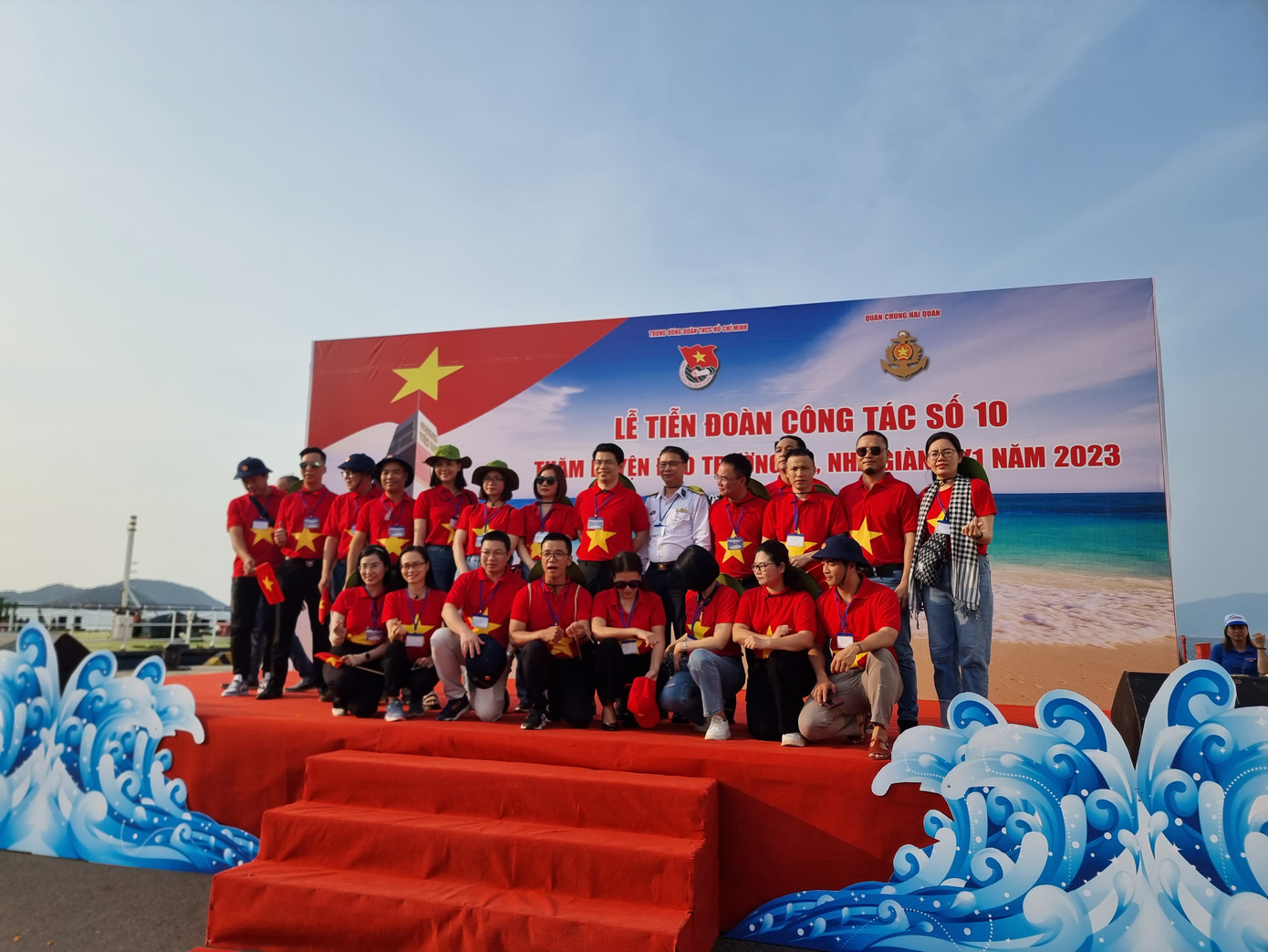 Các đại biểu tại buổi lễ xuất quân