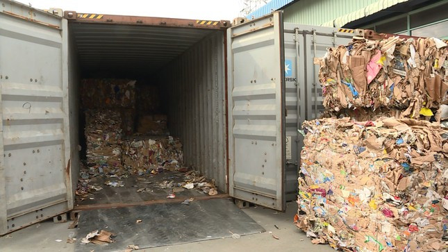 Năm 2020, hơn 1.500 container hàng phế liệu nằm tại cảng Cát Lái nhưng không ai đến nhận.