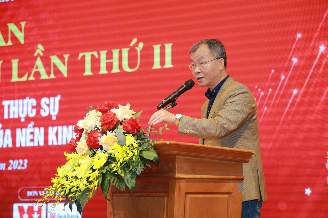 TS Vũ Đình Ánh cho rằng, kinh tế Việt Nam đang đối mặt với nhiều hiện tượng lạ.