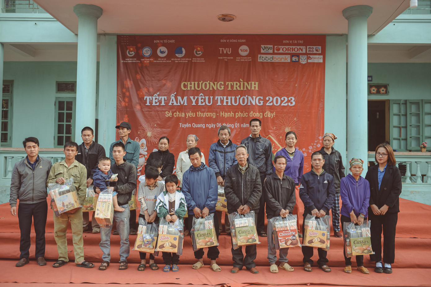 Tham gia đồng hành và tài trợ cùng chương trình còn có các đơn vị: Nhãn hàng sữa chua uống từ thực vật - VEYO Yogurt thuộc Công ty sữa đậu nành Việt Nam Vinasoy, Công ty TNHH Thực phẩm Orion Vina, Công ty Cổ phần dịch vụ di động trực tuyến Momo, nhóm thiện nguyện TVU, Đoàn Thanh niên Ngân hàng phát triển Việt Nam, Ngân hàng thực phẩm Food Bank Việt Nam, Trường tiểu học Lương Yên (quận Hai Bà Trưng), Trường THCS Ngô Gia Tự (quận Hai Bà Trưng). Tham gia đồng hành và tài trợ cùng chương trình còn có các đơn vị: Nhãn hàng sữa chua uống từ thực vật - VEYO Yogurt thuộc Công ty sữa đậu nành Việt Nam Vinasoy, Công ty TNHH Thực phẩm Orion Vina, Công ty Cổ phần dịch vụ di động trực tuyến Momo, nhóm thiện nguyện TVU, Đoàn Thanh niên Ngân hàng phát triển Việt Nam, Ngân hàng thực phẩm Food Bank Việt Nam, Trường tiểu học Lương Yên (quận Hai Bà Trưng), Trường THCS Ngô Gia Tự (quận Hai Bà Trưng).