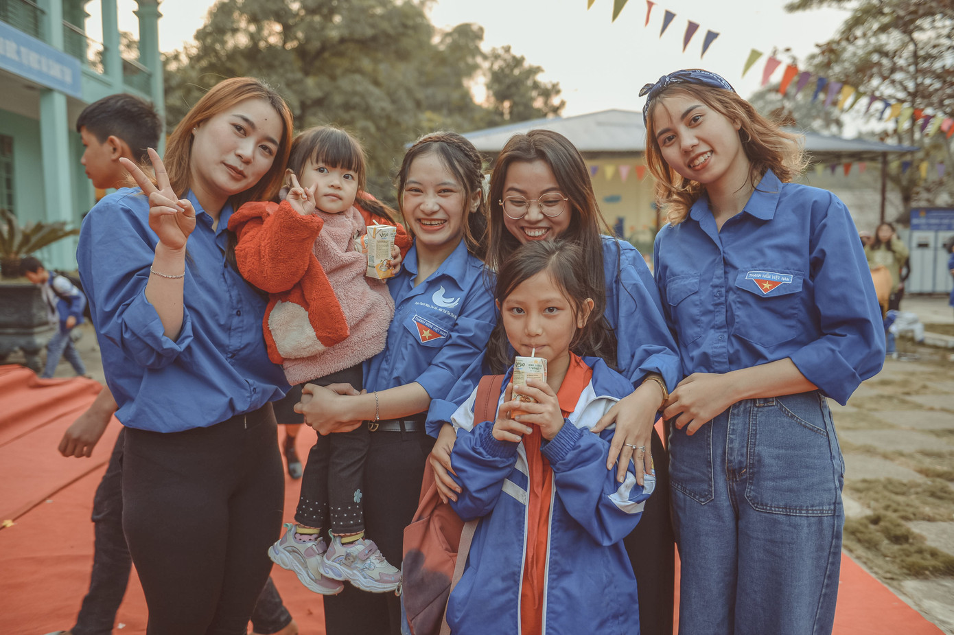 Nhãn hàng sữa chua uống từ thực vật VEYO thuộc Công ty sữa đậu nành Việt Nam Vinasoy tham gia phối hợp triển khai và tặng 81.000 hộp sữa trị giá 648 triệu đồng tới các em thiếu nhi vùng sâu vùng xa, các em thiếu nhi có hoàn cảnh khó khăn tại 11 tỉnh thành phố trên cả nước. Nhãn hàng sữa chua uống từ thực vật VEYO thuộc Công ty sữa đậu nành Việt Nam Vinasoy tham gia phối hợp triển khai và tặng 81.000 hộp sữa trị giá 648 triệu đồng tới các em thiếu nhi vùng sâu vùng xa, các em thiếu nhi có hoàn cảnh khó khăn tại 11 tỉnh thành phố trên cả nước.