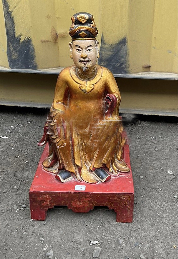 Đồ cổ được xác định có niên đại từ thế kỷ 18 đến thế kỷ 20 Đồ cổ được xác định có niên đại từ thế kỷ 18 đến thế kỷ 20