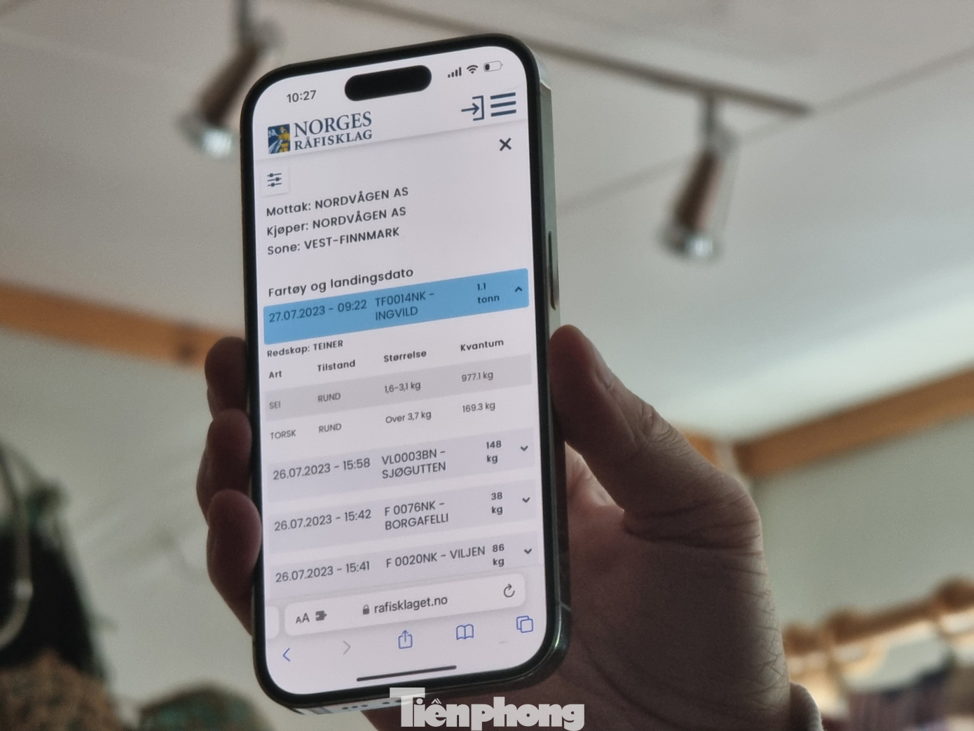 Các thông tin về cua hoàng đế đều được công khai chi tiết.