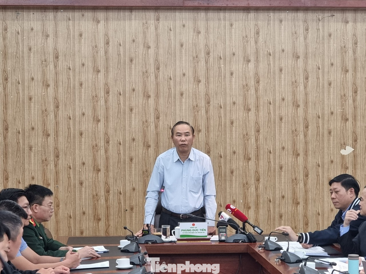 Thứ trưởng Phùng Đức Tiến cho biết, chỉ còn 1 tàu cá vi phạm trái phép ở vùng biển nước ngoài, Việt Nam sẽ không thể gỡ được thẻ vàng.