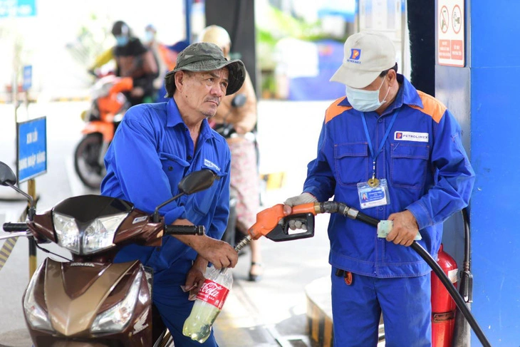 Giá xăng dầu tăng lần thứ 5 liên tiếp.