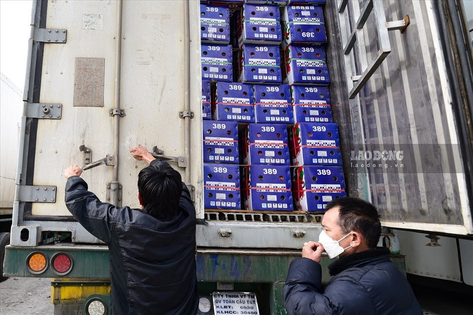 Hàng hóa bị kiểm tra xét nghiệm chặt khi thông quan