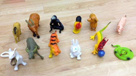 Đồ chơi 12 con giáp bằng nhựa của Trung Quốc đội lốt hàng VN.