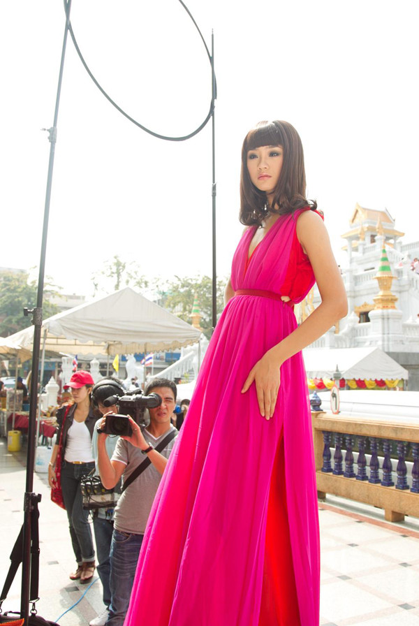 Trà My và bộ tóc giả ấn tượng