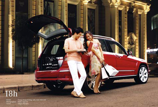 Ca sĩ Quang Dũng cùng diễn viên Hồng Ánh xì tin với Mercedes GLK