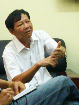 Ông Nguyễn Đức Sơn trao đổi với báo chí về vụ việc. Ảnh: Tuấn Nguyễn