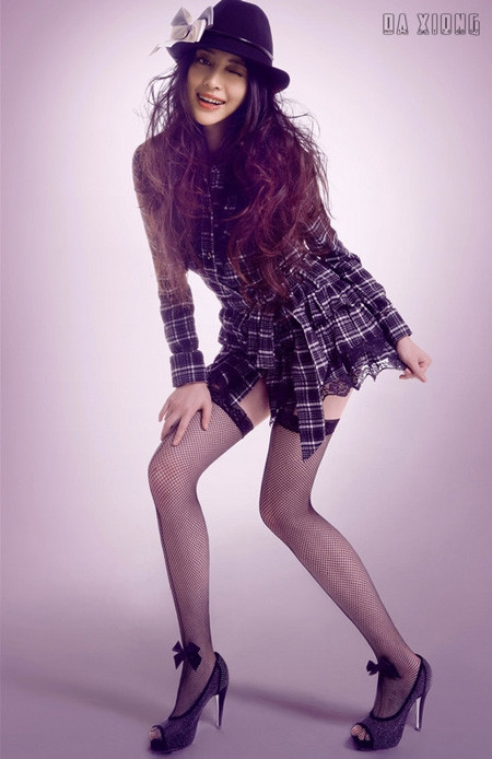 Can Đình Đình khoe đường cong cơ thể hoàn hảo Quyến rũ với đôi chân dài thon gọn và khuôn mặt thanh tú Diện áo sexy khoe vòng 1 đầy đặn Can Đình Đình sở hữu một đôi mắt biết nói Người đẹp trong bộ đồ thể thao khỏe khoắn Màn phô diễn hình thể đầy táo bạo trên tạp chí FHM Người đẹp gợi cảm dưới nắng hè Can Đình Đình sở hữu một vẻ đẹp chết người