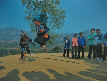 Y Tý-Xa nhỏ vùng biên - Minh Đạo - Hà Nội