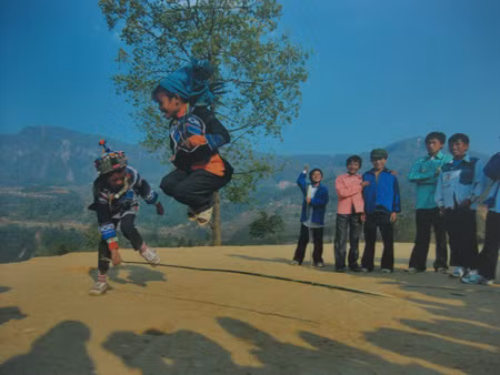 Y Tý-Xa nhỏ vùng biên - Minh Đạo - Hà Nội