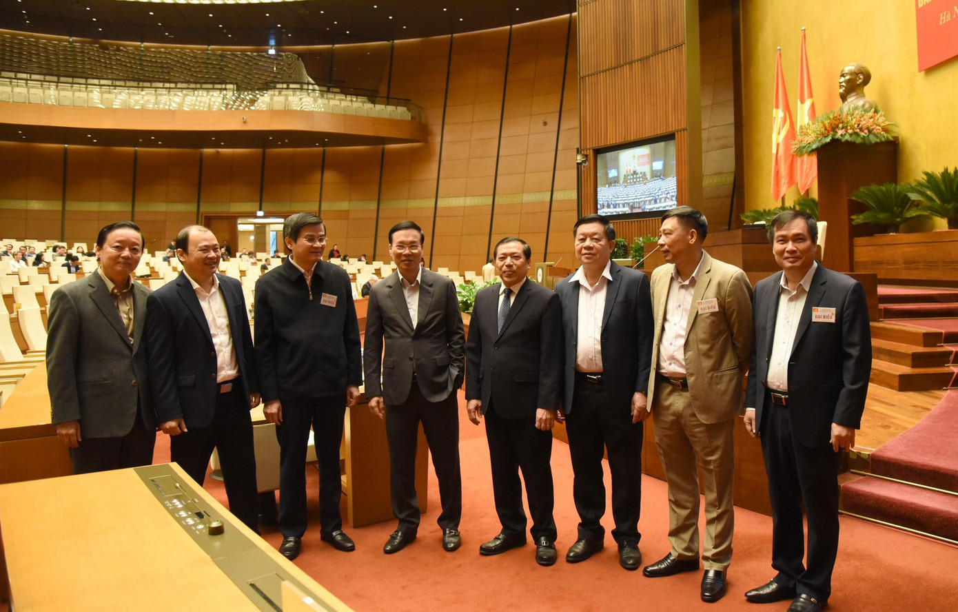 Thường trực Ban Bí thư cùng các đại biểu tham dự hội nghị