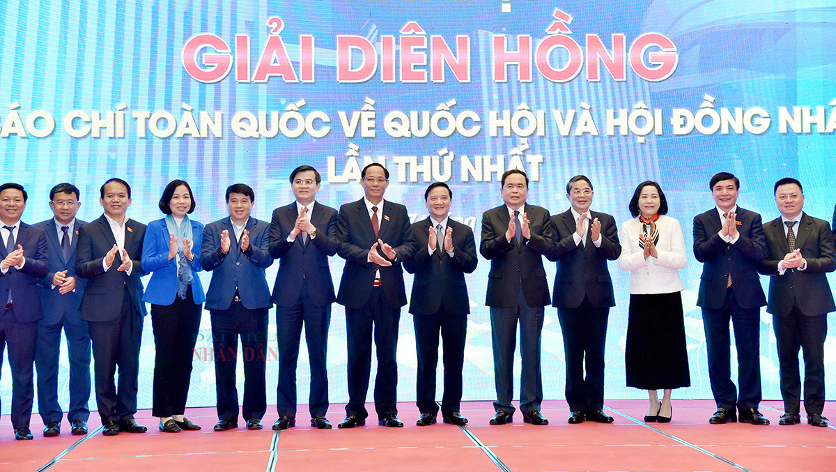 Các đại biểu tham dự buổi Lễ phát động Giải báo chí Diên Hồng. Ảnh: Như Ý