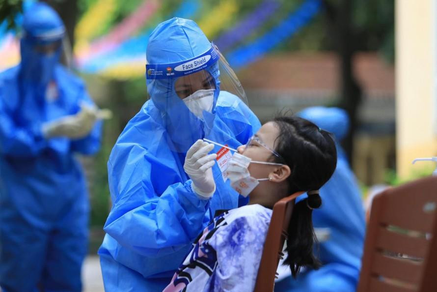 Chính phủ cho biết, sẽ tiếp tục nghiên cứu việc chuyển phân loại bệnh COVID-19 từ bệnh truyền nhiễm nhóm A sang nhóm B và coi bệnh COVID-19 là bệnh lưu hành Chính phủ cho biết, sẽ tiếp tục nghiên cứu việc chuyển phân loại bệnh COVID-19 từ bệnh truyền nhiễm nhóm A sang nhóm B và coi bệnh COVID-19 là bệnh lưu hành