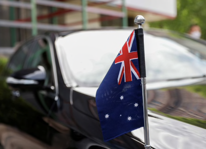 Cờ Úc trên xe của Đại sứ Úc tại Trung Quốc Graham Fletcher ngày 27/5/2021. (Ảnh: Reuters) Cờ Úc trên xe của Đại sứ Úc tại Trung Quốc Graham Fletcher ngày 27/5/2021. (Ảnh: Reuters)