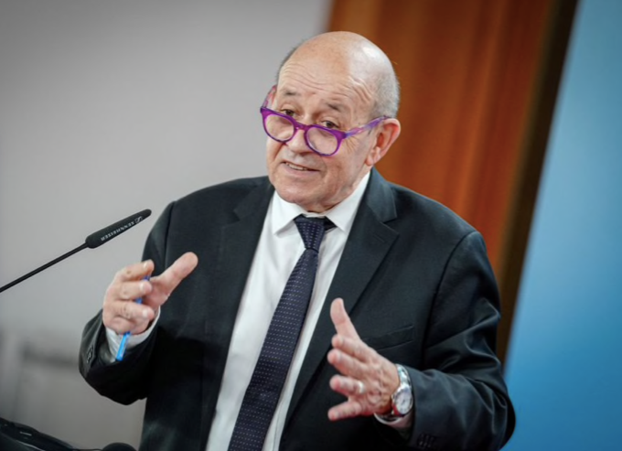 Ngoại trưởng Pháp Jean-Yves Le Drian nhắc ông Putin rằng NATO là một liên minh hạt nhân. (Ảnh: Reuters) Ngoại trưởng Pháp Jean-Yves Le Drian nhắc ông Putin rằng NATO là một liên minh hạt nhân. (Ảnh: Reuters)