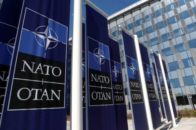 Trước cửa trụ sở của NATO tại Brussels, Bỉ. (Ảnh: Reuters) Trước cửa trụ sở của NATO tại Brussels, Bỉ. (Ảnh: Reuters)