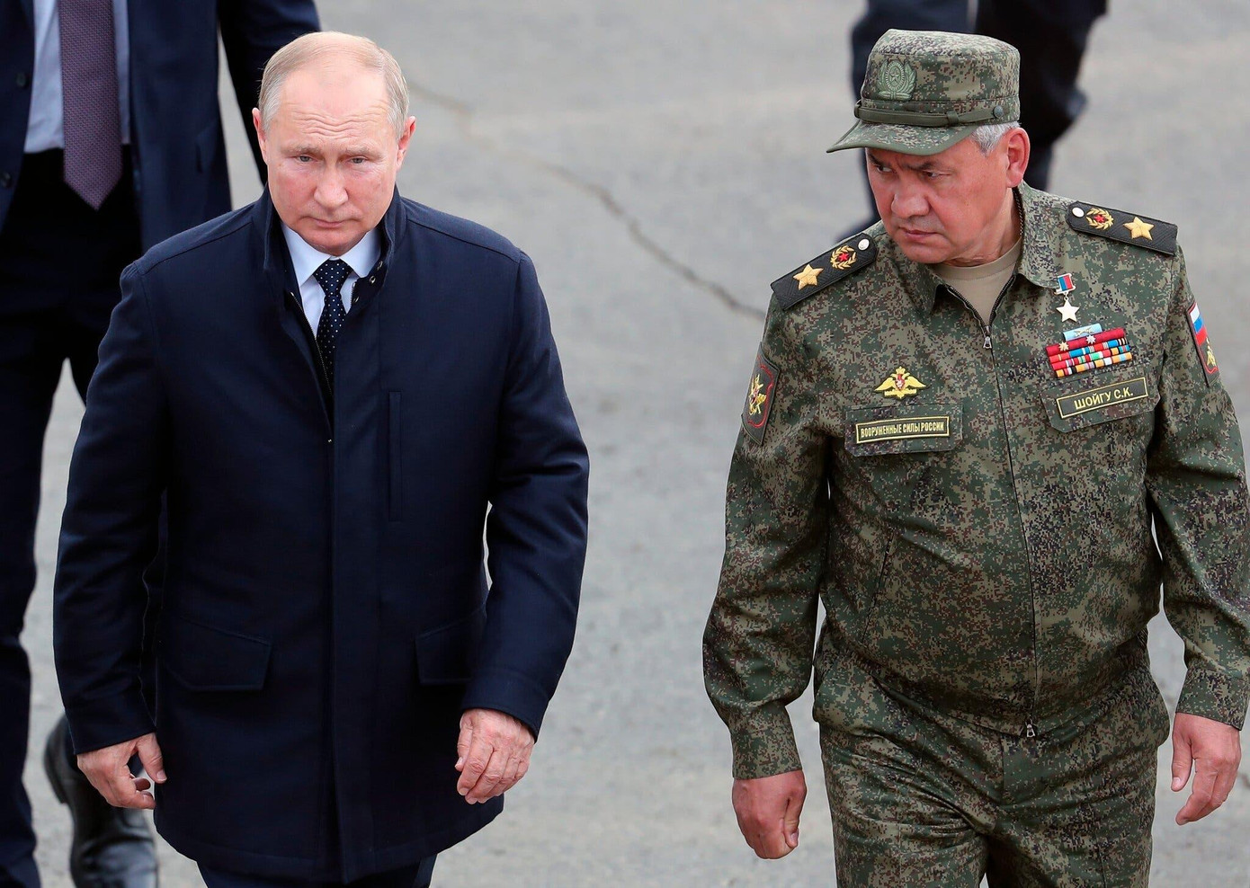 Tổng thống Nga Vladimir V. Putin và Bộ trưởng Quốc phòng Sergei K. Shoigu. (Ảnh: NYT)