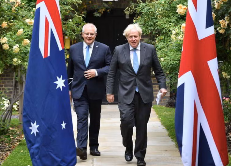 Thủ tướng Anh Boris Johnson và người đồng cấp Úc Scott Morrison trong cuộc gặp hồi tháng 6/2021. (Ảnh: Reuters)