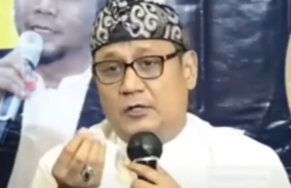 Nhà báo kiêm chính trị gia Edy Mulyadi. (Ảnh: YouTube)