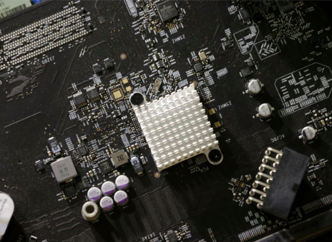 Các công ty Mỹ đang phụ thuộc vào nguồn cung nguyên liệu sản xuất chip từ Nga. (Ảnh: Reuters)