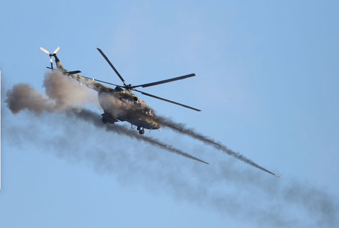 Một chiếc trực thăng tham gia cuộc tập trận chung của Nga và Belarus ngày 12/2. (Ảnh: Reuters) Một chiếc trực thăng tham gia cuộc tập trận chung của Nga và Belarus ngày 12/2. (Ảnh: Reuters)