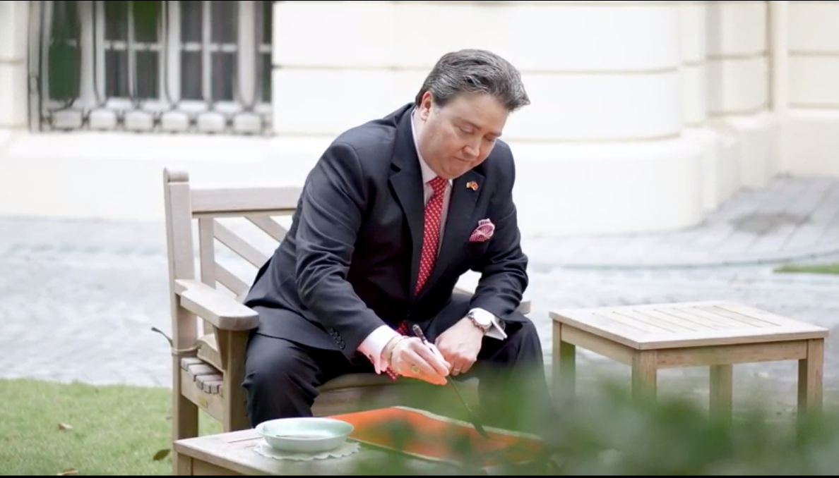 Tân Đại sứ Mỹ Marc Knapper. (Ảnh từ clip) Tân Đại sứ Mỹ Marc Knapper. (Ảnh từ clip)