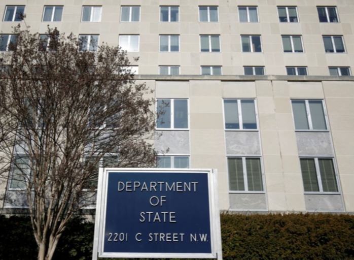 Trước trụ sở Bộ Ngoại giao Mỹ ở Washington. (Ảnh: Reuters)